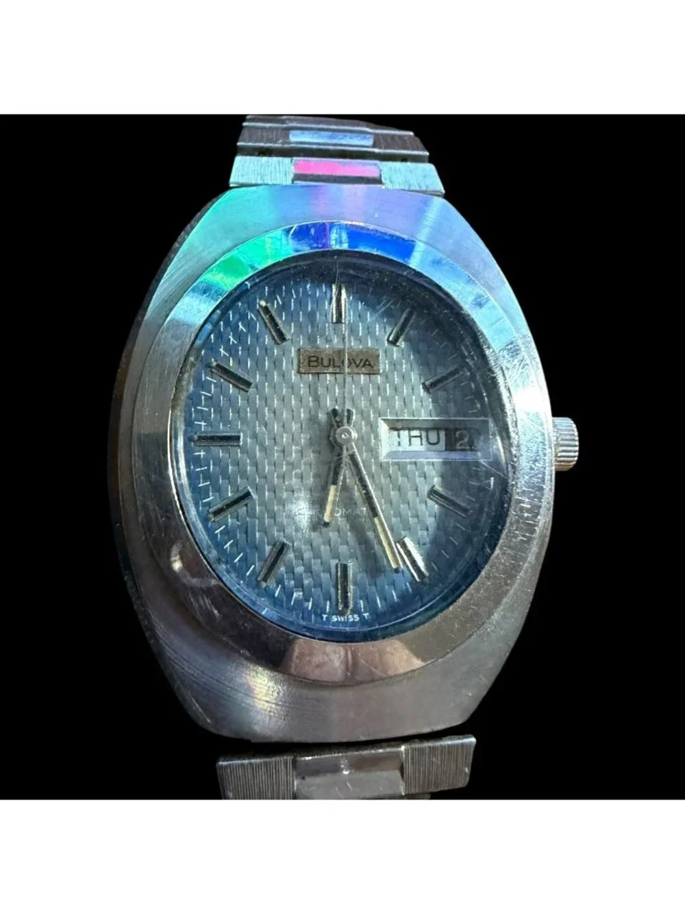 Vintage 1976 Bulova Mens Stainless Steel Day-Date Watch With Textured Blue Dial